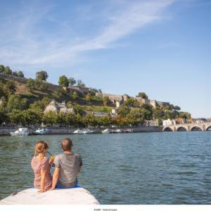 La Rose Sur Meuse Villa Haybes Exterior photo